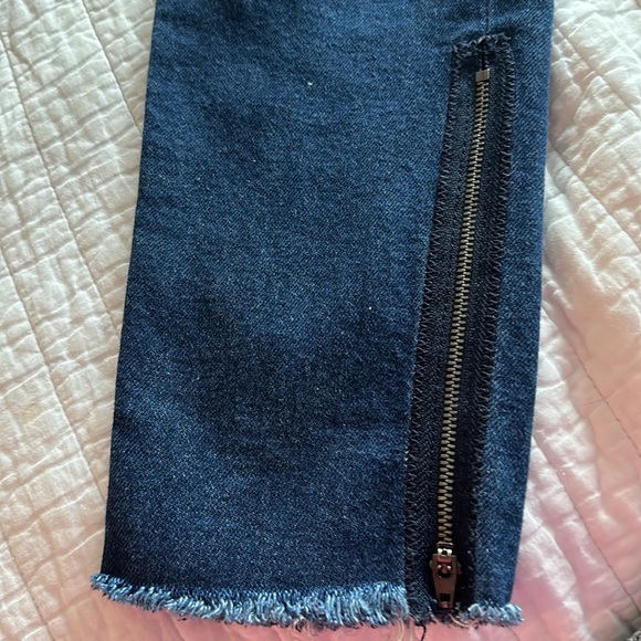 Levi's 721  High Rise Skinny Jeans Zipper Cuff Raw Hem Size 29 - Picture 3 of 3